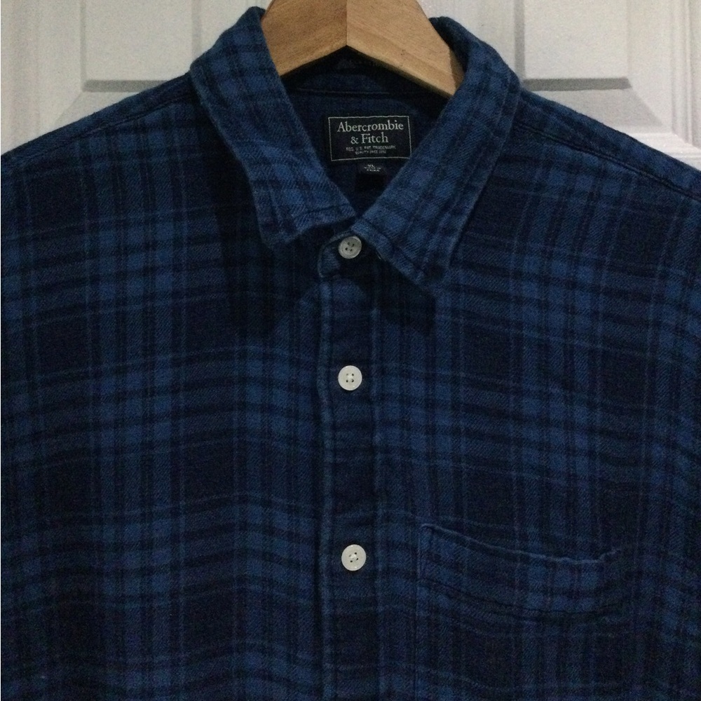 Arbercrombie & Fitch Flannel Blue Button Down Shirt with Collar - Picture 4 of 6